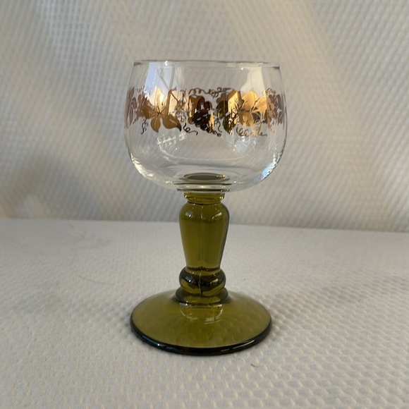 German Roemer 4 oz Wine Glass with Gold Grapes and Leaves Motif and Olive stem. - Picture 3 of 5